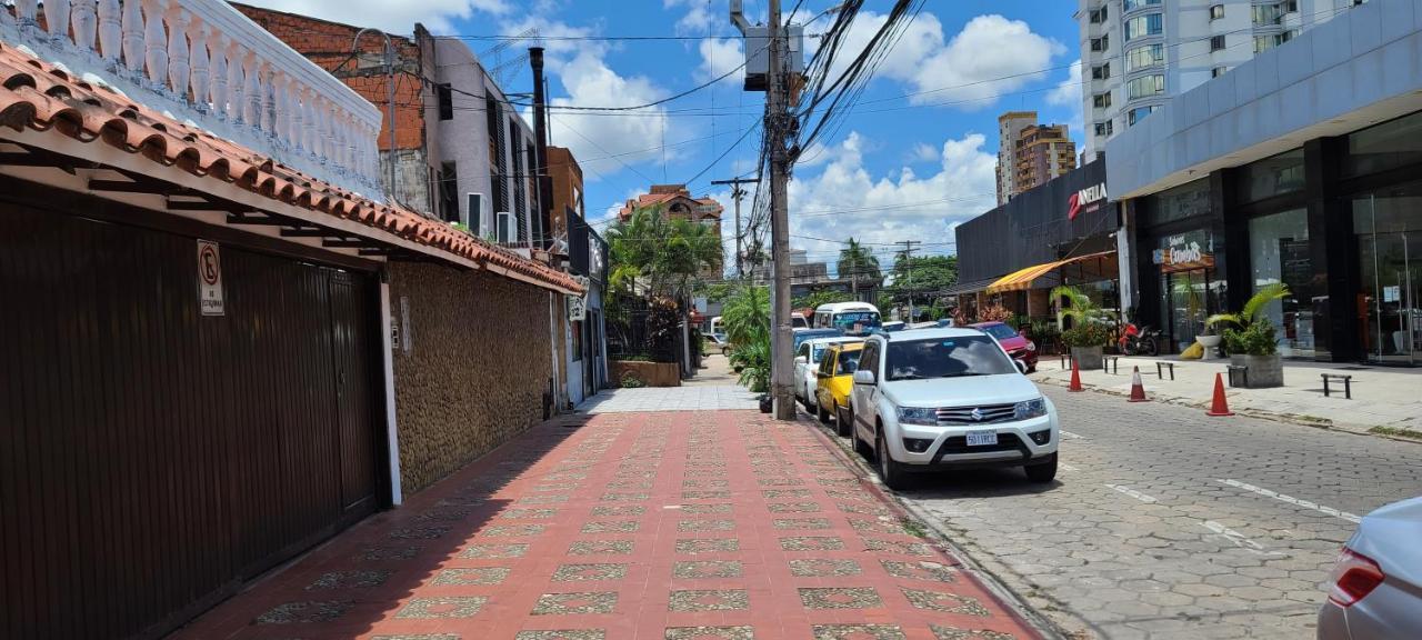 Hostal Backpackers Travelero Ξενοδοχείο Santa Cruz de La Sierra Εξωτερικό φωτογραφία